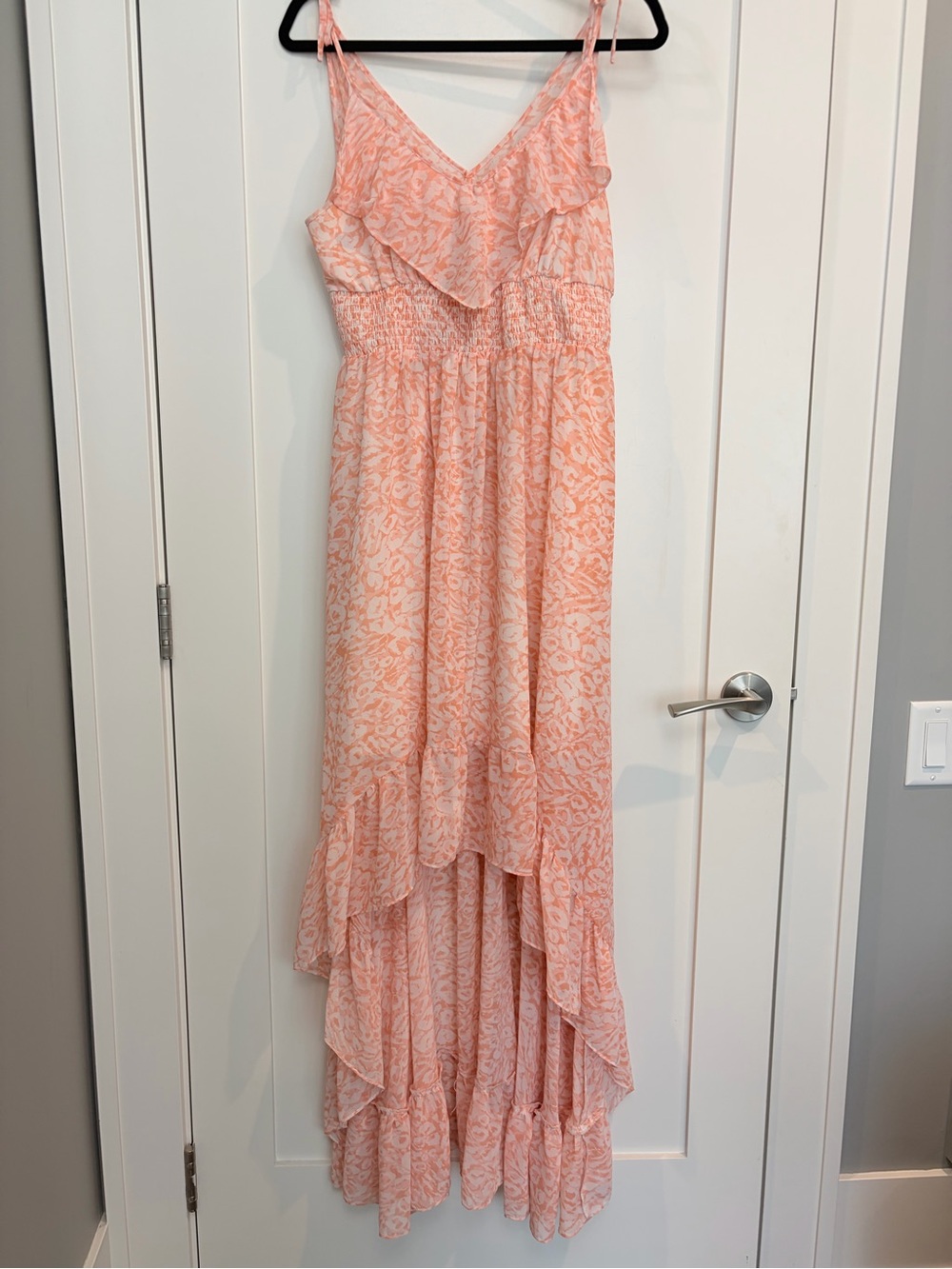 Guess Peach & White Printed High-Low Maxi Dress | Smocked Waist | Size XL